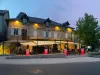 Hotel Des Voyageurs - Holiday & weekend hotel in Le Rouget-Pers