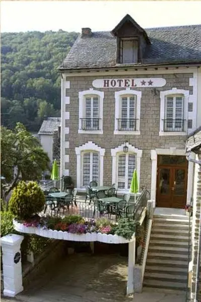 Hôtel des Voyageurs - Hôtel vacances & week-end à Saint-Chély-d'Aubrac