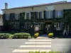 L'Hôtel du Périgord - ヴァカンスと週末向けのホテルのAubeterre-sur-Dronne