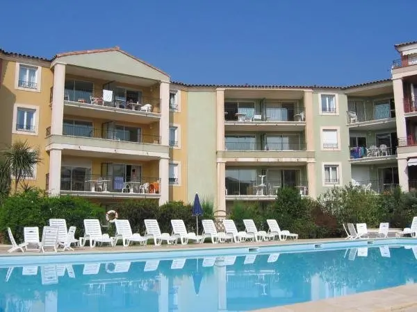 Lagrange Vacances Port-Marine - Holiday & weekend hotel in Sainte-Maxime