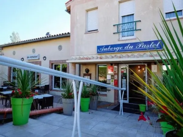 Logis Hôtel - Auberge du Pastel - Hôtel 3 étoiles et Restaurant - Hotel vacaciones y fines de semana en Nailloux