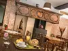Logis Hotel Restaurant Du Commerce - Holiday & weekend hotel in La Canourgue