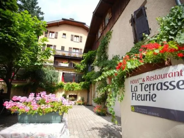Logis Hôtel La Terrasse Fleurie - Hotel vakantie & weekend in Divonne-les-Bains