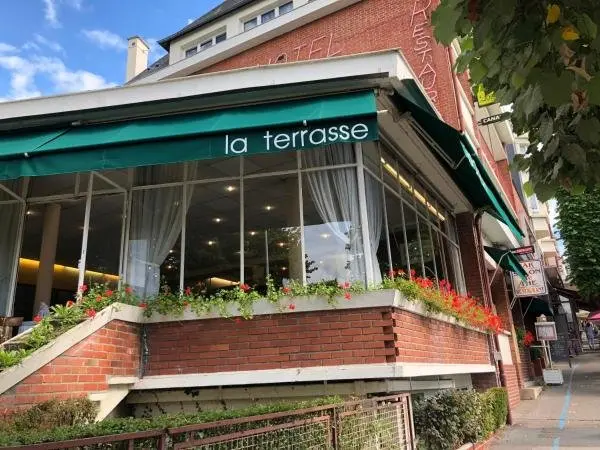 Logis Terrasse Hôtel - Holiday & weekend hotel in Lisieux
