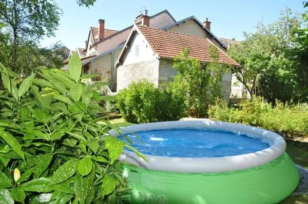 Maison de 2 chambres avec terrasse et wifi a Ornans - Hôtel vacances & week-end à Ornans