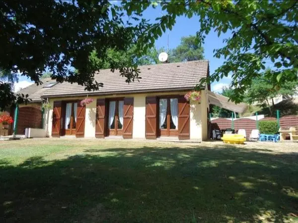 Maison de 2 chambres avec jardin clos et wifi a Marcillac la Croisille - Отель для отдыха и выходных — Marcillac-la-Croisille