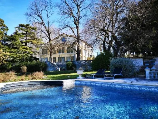 Manoir le Roure - Hotel vacanze e weekend a Châteauneuf-du-Rhône