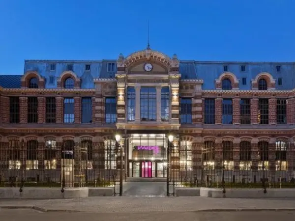 Moxy Lille City - Holiday & weekend hotel in Lille