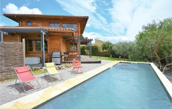 Nice Home In Thezan-les-bziers With 4 Bedrooms And Outdoor Swimming Pool - 假期及周末酒店在Thézan-lès-Béziers