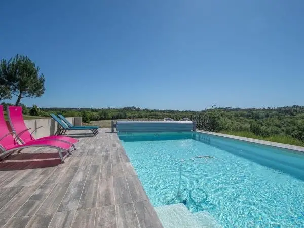 Spacious Holiday Home in Sauveterre de l mance - Hôtel vacances & week-end à Sauveterre-la-Lémance