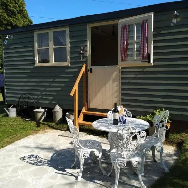 The English shepherds hut @ Les Aulnaies - Hotel Urlaub & Wochenende in Échauffour