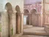 Аббатство Сен-Савин - Интерьер церкви аббатства: резные капители