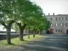 Амбиалет - Выравнивание деревьев и монастыря