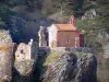 Арлемпдес - Часовня и руины замка на скалистом пике (вулканическая плотина)