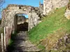 Арлемпдес - Ренессансная дверь и лестница, ведущая к средневековому замку