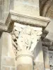 Везеле - Интерьер базилики Святой Марии Магдалины : резной шатер нефа: Даниил между львами