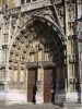 Вена - Собор Сен-Морис: центральный портал яркого стиля
