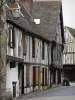 Верней-сюр-Авр - Фасады фахверковых домов в средневековом городе