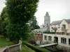 Верней-сюр-Авр - Вид на башню Мадленской церкви и фасады города с прогулок вдоль рвов