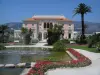 Вилла Эфрусси де Ротшильд - Французский сад (большой пруд, фонтаны, цветы, дорожки, газоны, кустарники и пальмы) и фасад итальянского дворца; в Сен-Жан-Кап-Ферра