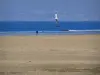 Довиль - Кот-Флери: песчаный пляж морского курорта и моря (Ла-Манш)