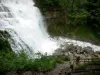 Ежик Водопады - Каскад-де-Эвентейл (водопад), тропинка, камни и кустарники