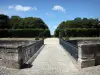 Замок Экуэн - Национальный музей эпохи Возрождения - Мост через ров и замковый парк