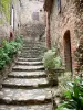Кастельну - Лестница облицована каменными домами и растениями