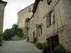 Корд-сюр-Ciel - Мощеная наклонная улица и каменные дома