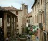 Корд-сюр-Ciel - Галле, каменные дома и колокольня церкви Сен-Мишель