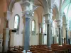 Лалувеск - Интерьер базилики Святого Региса: колонны