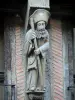 Ла Ферте-Бернар - Скульптура, украшающая фасад старого фахверкового дома