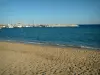 Ле-Лаванду - Песчаный пляж морского курорта, Средиземное море, лодки и парусники марины