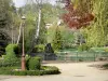 Ле-Пюи-ан-Веле - Jardin Henri Vinay и его пруд в окружении деревьев