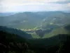 Массив Вогезов - Деревня, окруженная горами, покрытыми лесами (Региональный природный парк Ballons des Vosges)