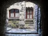 Мирабель - Арка и фасад каменного дома
