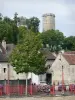 Монбар - Тур де Л'Обеспен и тур Сен-Луи, в парке Буффон, с видом на городские дома