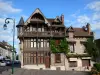 Морэ-сюр-Луан - Фахверковый фасад дома Racollet