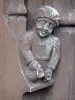 Морэ-сюр-Луан - Резная фигура (скульптура, статуя), украшающая фасад старого дома