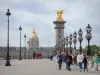 Мост Александра III - Прогулка по мосту Александра III с видом на купол Инвалидов