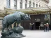 Музей Орсе - Статуя носорога на привокзальной площади музея Орсе