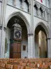 Невер - Интерьер собора Сен-Сир-и-Сент-Жюлит: часы с жакмартом