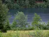 Озеро Вернуа - Водоем, деревья и кустарники