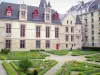 Отель смысла - Отель архиепископов Сенс Яркого Готического стиля и его французский сад; в районе Марэ