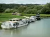 Пейзажи Арденн - Лодки пришвартованы на Арденском канале, в Пон-а-Баре, в коммуне Дом-ле-Мениль, в зеленом месте
