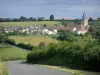 Пейзажи Бургундии - Деревня Семелай с домами и колокольней церкви Сен-Пьер