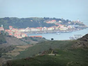 Побережье Вермей - Вид на морской курорт Порт-Вендрес, виноградники Баньюльса и Средиземное море