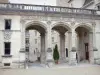 По - Chateau de Pau: ренессансный портал-портик