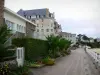 Санкт-Lunaire - Приморский курорт Изумрудного побережья: виллы и прогулка вдоль пляжа