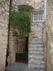 Сент-Поль-де-Ванс - Вход в каменный дом